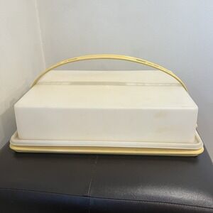 Vintage Tupperware Rectangular Cake Carrier Harvest‎ Gold with Handle 9x13